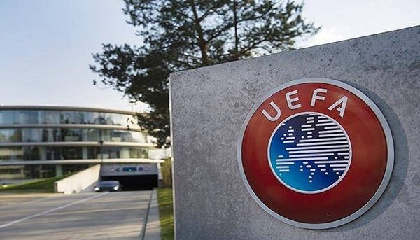 من برشلونة إلى تشيلسي...
تفاصيل عقوبات اليويفا للثلاثي العملاق