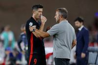 حكمة فليك تهدد هيمنة ليفاندوفسكي في برشلونة