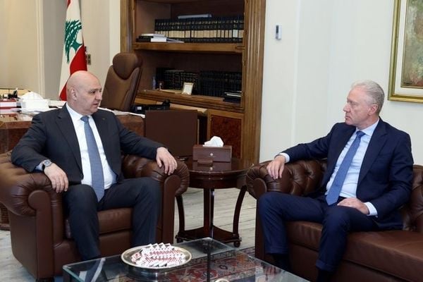 رئاسة الجمهورية اللبنانية: عون استقبل رجي وعرض معه أوضاع الوزارة إضافة إلى الاتصالات الجارية لتحديد مستقبل القوات الدولية في جنوب لبنان اليونيفيل التي تنتهي ولايتها العملانية نهاية العام الجاري