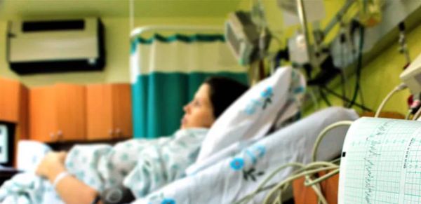 ممثلة مصرية تكشف معاناتها من مرض نادر يسبب شبه شلل (فيديو)