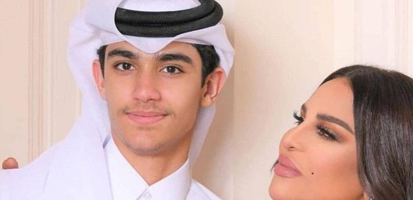 تعليق غريب لإبن أحلام: "لا يمكنني تخيّل الاستحمام من دون التفكير بك".. وهكذا ردت