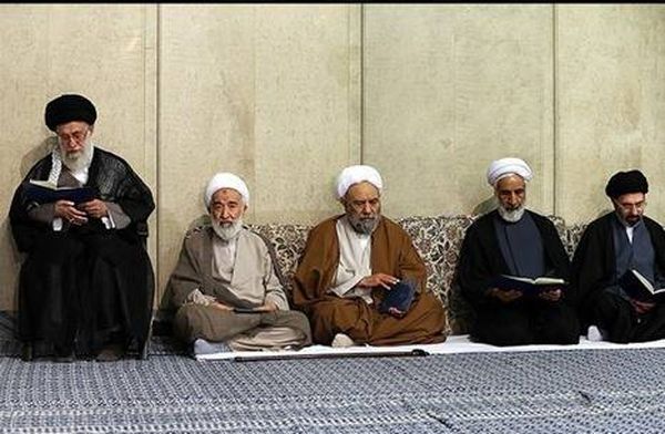 خامنئي يرعى عزاء ضحايا كارثة منى.. قرآن ومراث حسينية