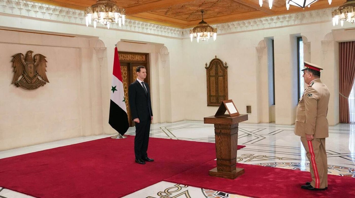 وزير الدفاع السوري الجديد يؤدّي اليمين أمام الأسد