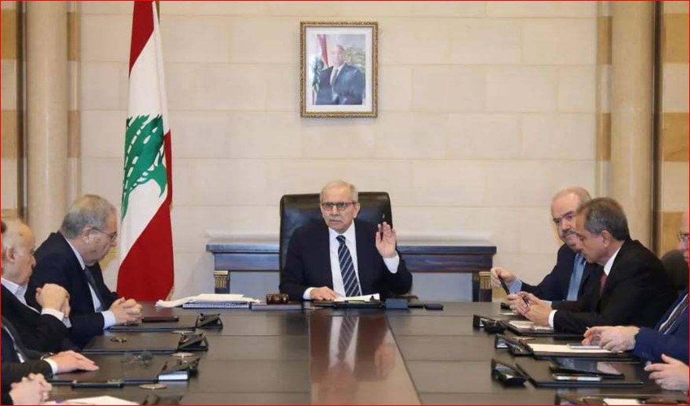 اتصالات مكوكية تضبط إيقاع المواقف الداخلية