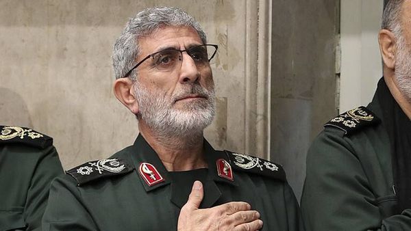 مصدر عراقي يكشف موقف قائد فيلق القدس من قصف السفارة الأميركية