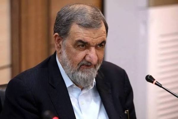 رضائي: قبل 48 ساعة اختبرنا للمرة الأولى صاروخا إيرانيا مضادا للمدمرات فوق سفينة حربية أميركية