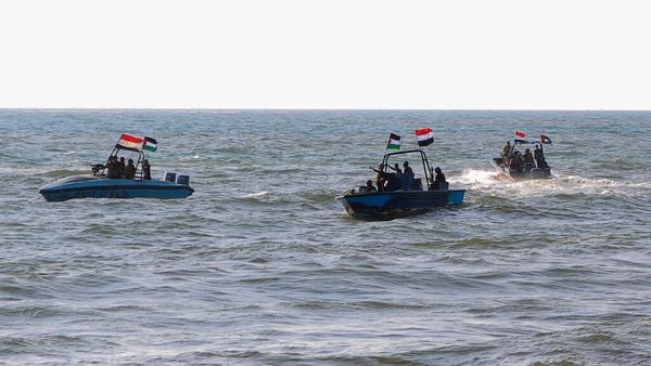اليمن يشدد أمن السواحل والمطارات وسط تصاعد الهجمات الحوثية