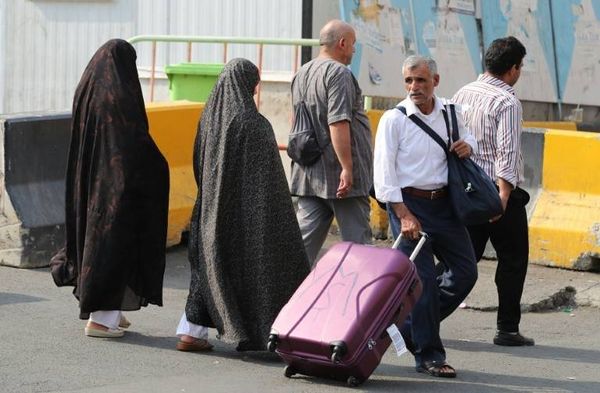 الايرانيون عادوا الى مكة.. ما قصة السوار الالكتروني؟