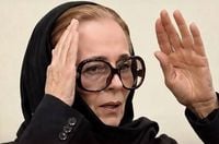 نجلاء فتحي تكسر عزلتها بعد سنوات