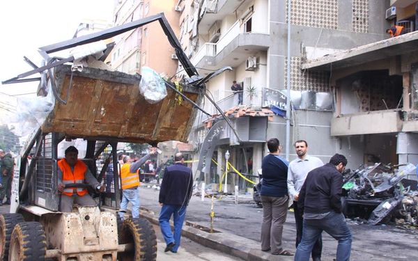 أسئلة غامضة حول موت ماجد الماجد واحتياطات لردة الفعل...
مشاورات حول تشكيل الحكومة لكن لا حل ولا اتفاق ولا حكومة جامعة...
إشتباكات لـ 3 ساعات في طرابلس وسقوط 7 جرحى وإحراق مكتبة مسيحية...
داعش تتبنى تفجير الضاحية: «دفعة أولى صغيرة من الحساب الثقيل»