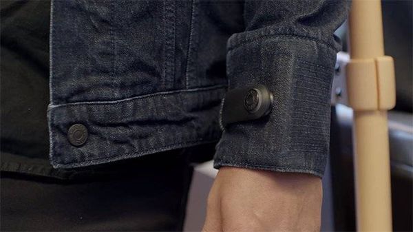 شركة غوغل تطرح سترة ذكية لتحمي هاتفك الخلوي