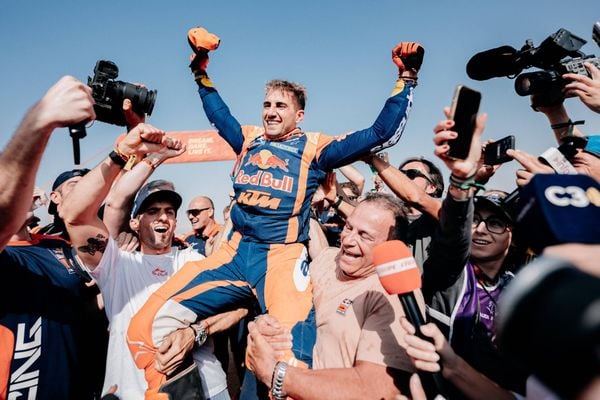 الأرجنتيني بينافيدس يفوز بلقب رالي داكار للدراجات النارية بفارق ثانيتين