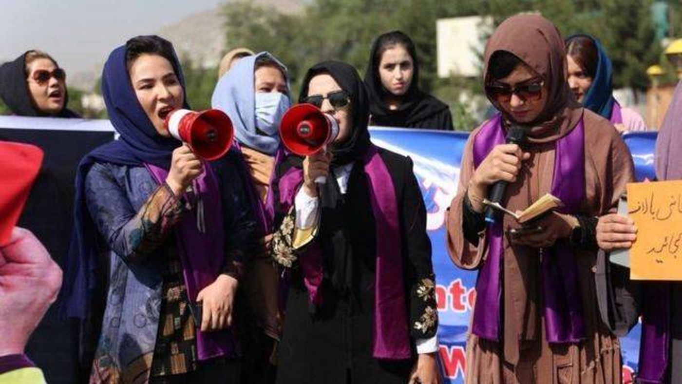 تظاهرة نسائية في كابل للمطالبة بالإفراج عن أصول أفغانستان المجمدة