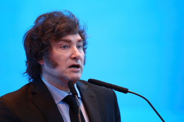 ميلي يهاجم أوروبا قبل زيارته فرنسا: القارة "تغرق"