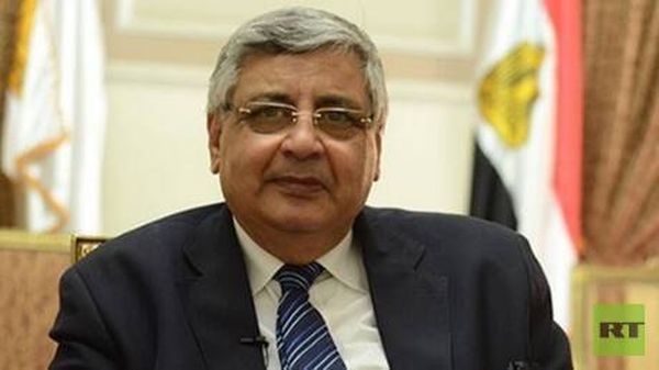 مستشار السيسي يحذر: الوباء لم ينته بعد