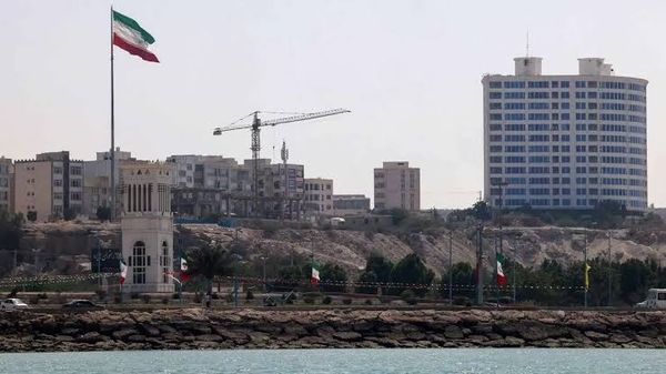 وكالة الأنباء الإيرانية: دوي انفجار قادم من جهة البحر في جزيرة قشم جنوبي البلاد والجزيرة لم تتعرض لأي استهداف