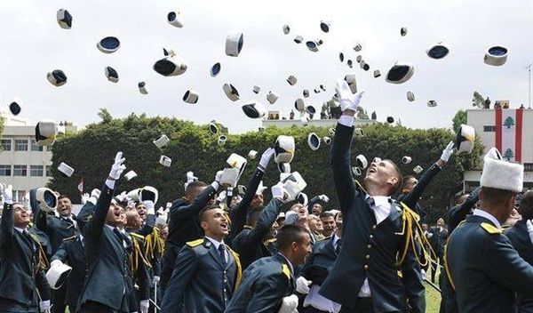 قيادة الجيش تعلن عن تطويع تلامذة ضباط