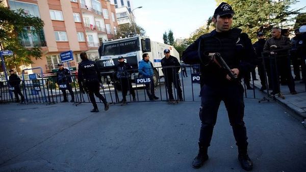 أنقرة توقف 11 نائبا عن حزب مؤيد للأكراد وأوروبا تحتج