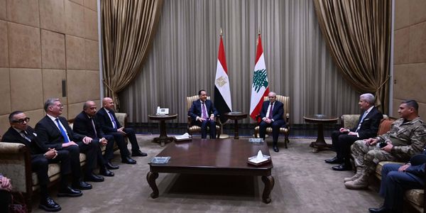 بدء مراسم استقبال رئيس الحكومة المصرية