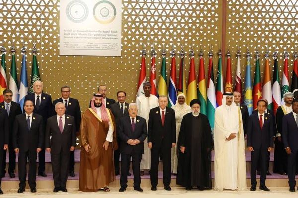 دعوات لوقف إطلاق النار بغزة وكسر الحصار... رئيسي يلتقي بن سلمان
القمة العربية ــ الإسلامية: ادانة لجرائم «اسرائيل» ولاجراء تحقيق دولي