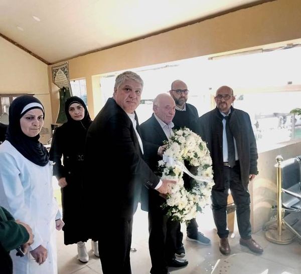 وفد الجامعة الإسلامية في لبنان  يضع إكليلا من الورد على ضريح الشهيد علي علام
