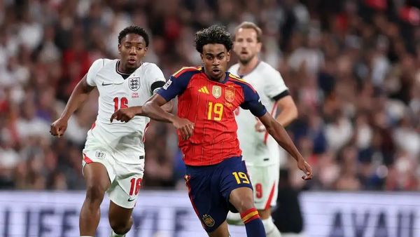 إسبانيا تبدأ دوري الأمم بانتصار مثير على إنكلترا في لندن