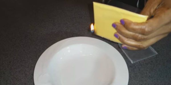 بالفيديو – احذروا مربعات الجبنة!