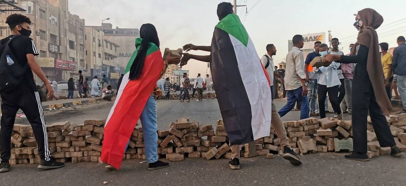 علام أكد البرهان بعد مقتل متظاهر خلال احتجاجات الخرطوم؟