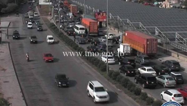 التحكم المروري: قطع الطريق من شارل حلو للبيال بسبب تدريبات الجيش