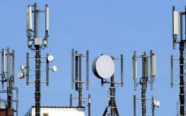 التمديد لإدارة شبكتي الهاتف الخليوي