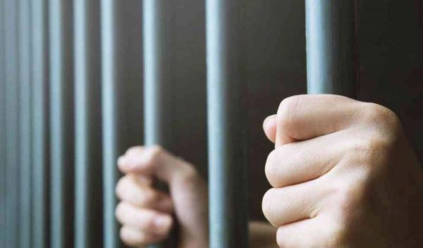 قوى الأمن تفكك شبكتين للاتجار بالأشخاص والدعارة وتختم فندقاً بالشمع الأحمر