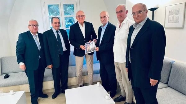 تمام سلام يستقبل «الرابطة الوطنية للحوار»... تشديد على التمسك بالطائف والدستور