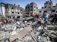 قصف وإطلاق نار يصيبان فلسطينيين في مناطق عدة من غزة