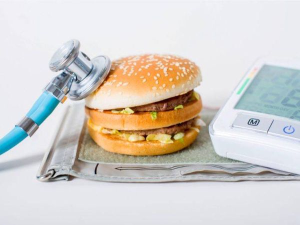 كيف يمكن للأطعمة اليومية أن تحسن من مستوى ضغط الدم لديك؟