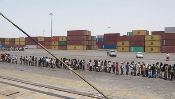 آلاف الجنود اليمنيين إلى الحدود لحماية السعودية