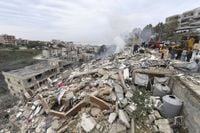 لبنان أمام الاستحقاق الأخطر... إغضاب ترامب أو التفاوض السياسي!
حزب الله ينتظر توضيحات... وجلسة «الاحتواء» مفصلية
إستياء فرنسي من بطء الإصلاحات: أين الهيئة الناظمة للكهرباء؟