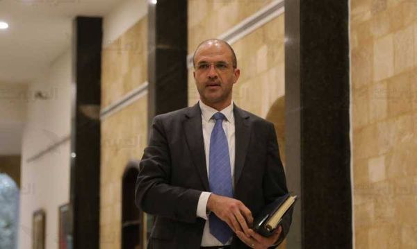 حسن جال مع نظيره العراقي في مستشفى الجامعة الاميركية