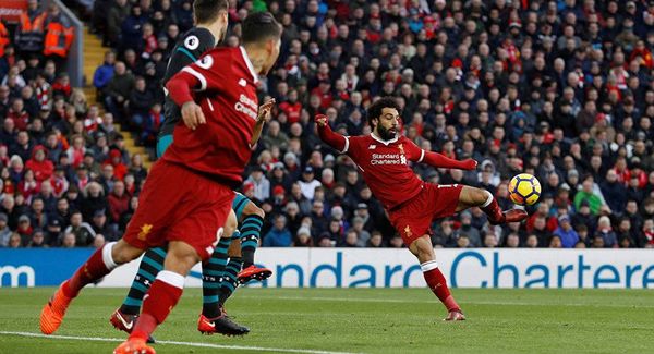 لاعب عربي يجاور محمد صلاح في ليفربول