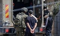 الاحتلال يقتحم عزون وقلقيلية ويحوّل منازل إلى ثكنات عسكرية
