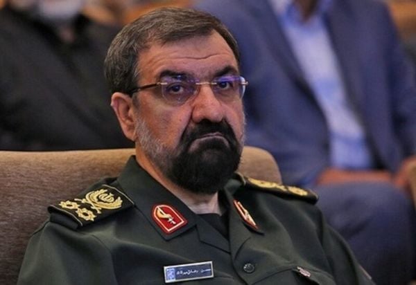 رضائي يتوعد واشنطن بـ"استراتيجية إيرانية جديدة" بعد الضربات الأميركية