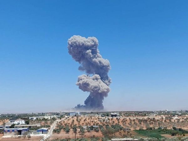 الوكالة السورية للأنباء "سانا": مقتل شخصين وإصابة 5 آخرين من جراء الانفجار في مدينة "بنش" قرب إدلب شمال غربي سوريا.