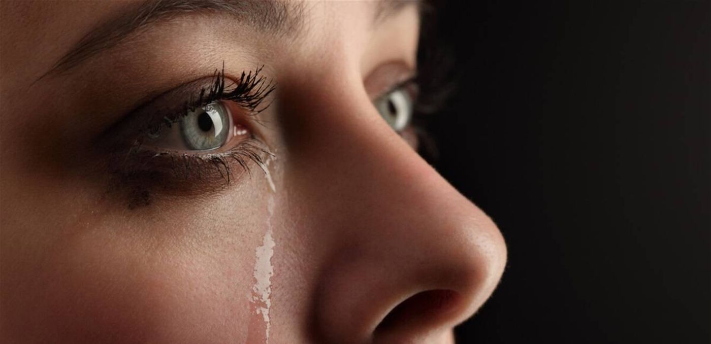 ما أسباب زيادة إفراز الدموع؟ معلومات مهمة يجب معرفتها