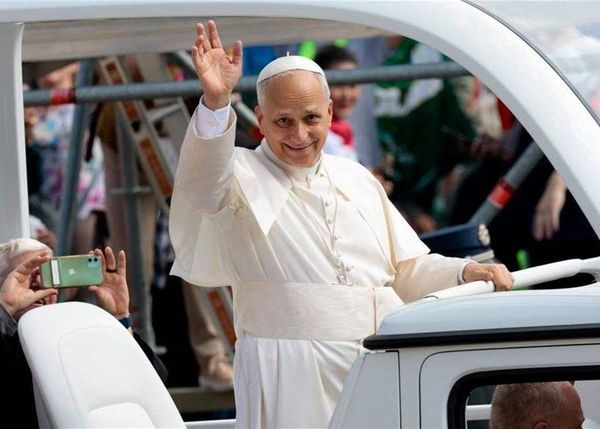 اليوم الأول لزيارة البابا... استقبالات وفرح وكلمتان مؤثرتان