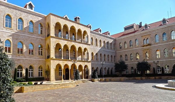 تفاؤل حذر باعتماد صيغة باسيل في البيان الوزاري بعد تعديلات وإلا.. ...
اجراءات أمنية وسواتر أمام مداخل مجلس النواب والسراي و«المقرات»