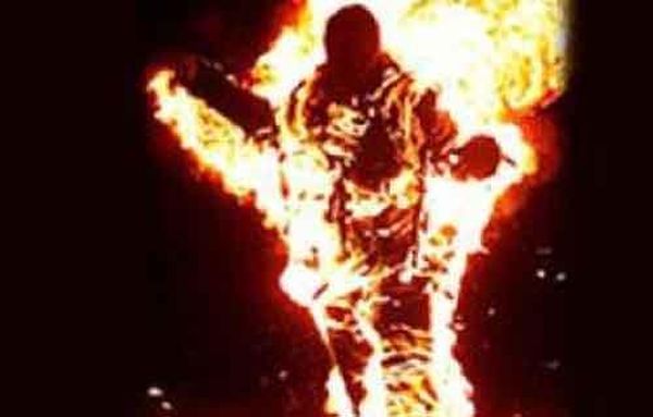 في حادث جديد لظاهرة الانتحار حرقًا.. شاب تونسي يضرم النار في نفسه داخل قاعة محكمة