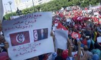 غداة مظاهرات ترفض الاستفتاء
 ترقب لتسلّم سعيد مسودة الدستور الجديد