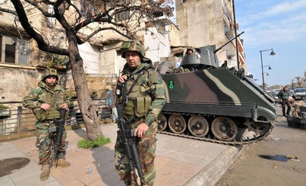 بعدما رفع جعجع سقفه المعارض الكتائب تقرر استقالة وزرائها الثلاثة...
12 قتيلاً وأكثر من 70 جريحاً في الجولة الـ 20 من اشتباكات عاصمة الشمال