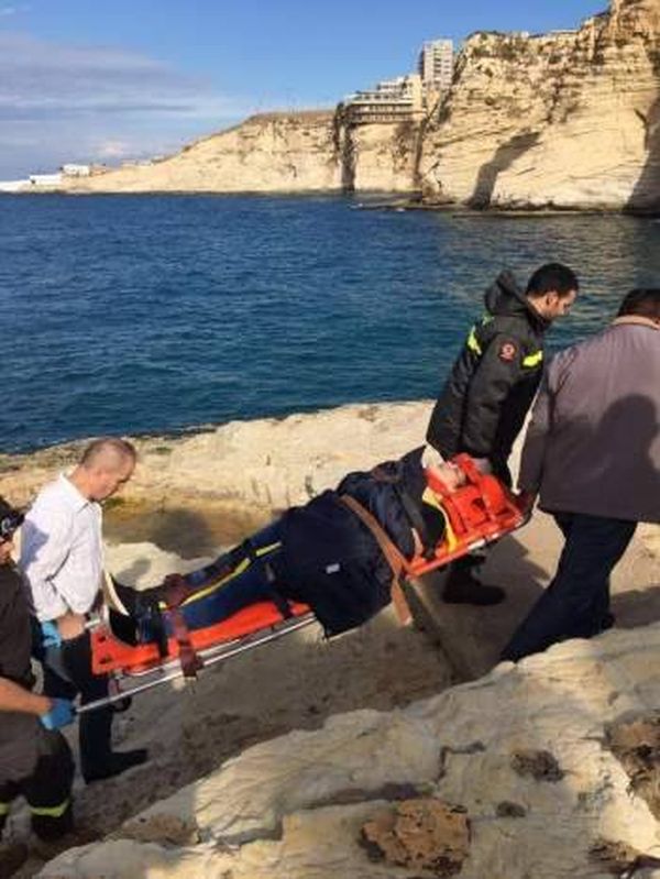 فتاة رمت بنفسها قبالة صخرة الروشة