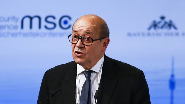 وزير الدفاع الفرنسي: لا يمكن تحقيق وقف إطلاق النار في سوريا قبل وقف الغارات الروسية