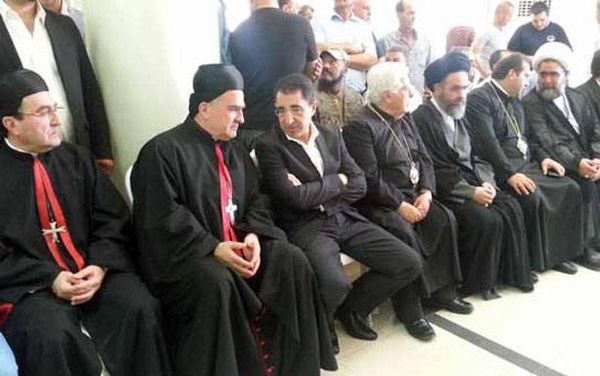 وفد من حزب الله عزى بالشهداء بإسم نصرالله :
ستنتصر دماء  أهل القاع والجيش والمقاومة واللبنانيين